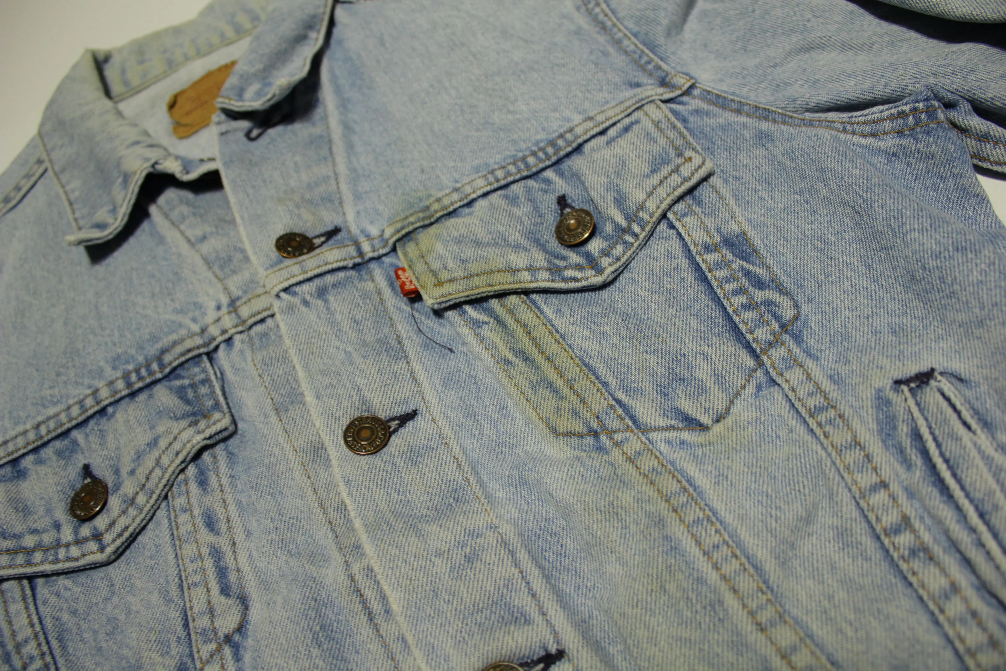 Levis 80's Vintage 70506-0214 4 Pocket Blue Jean Trucker Jacket