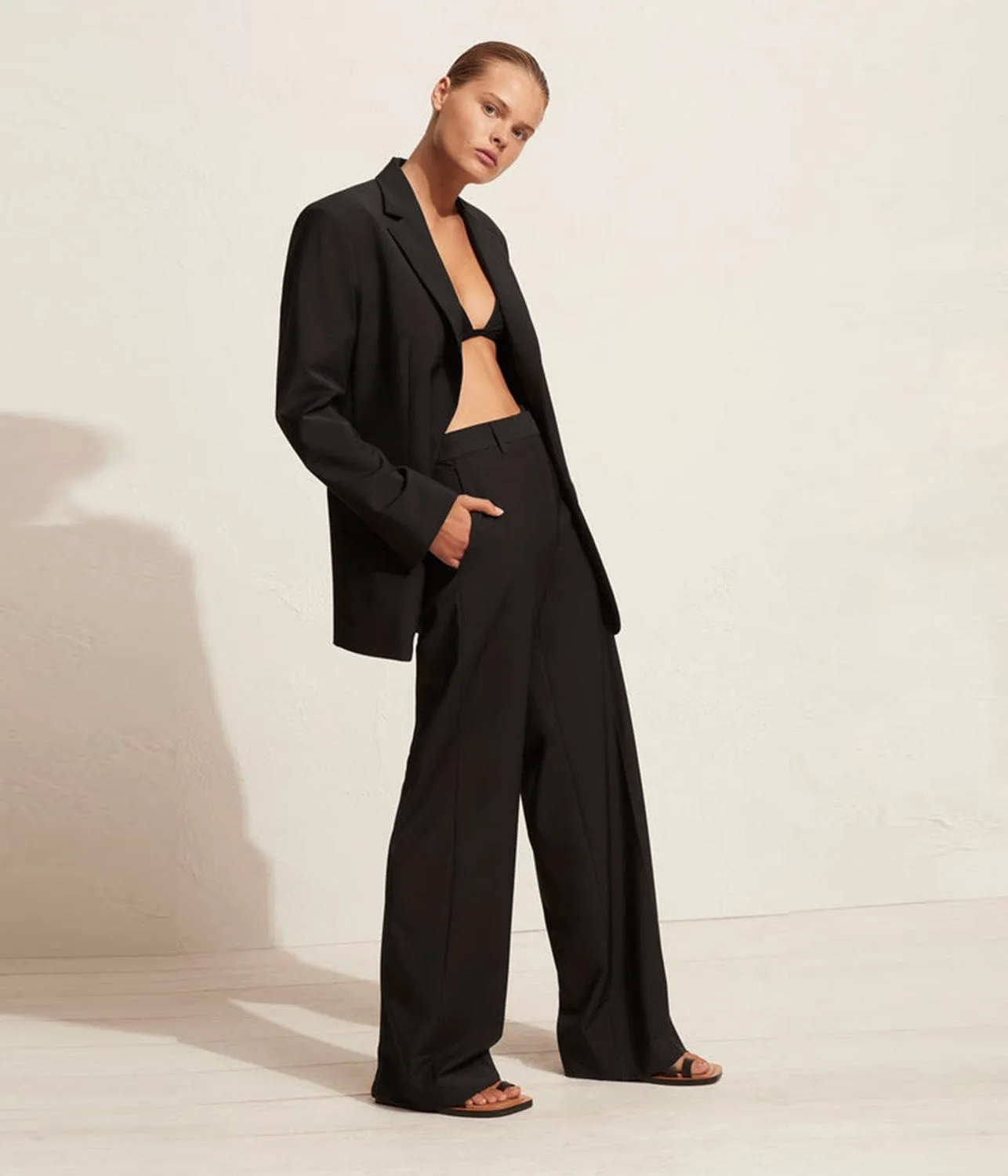 RELAXED TAILORED BLAZER - BLACK