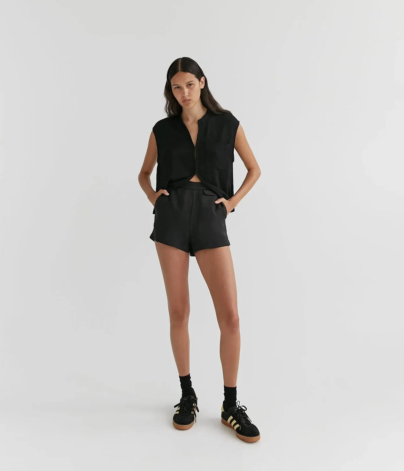 SHORT SHORTS- BLACK